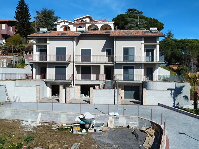 Casa quadrilocale in vendita in Trecastagni