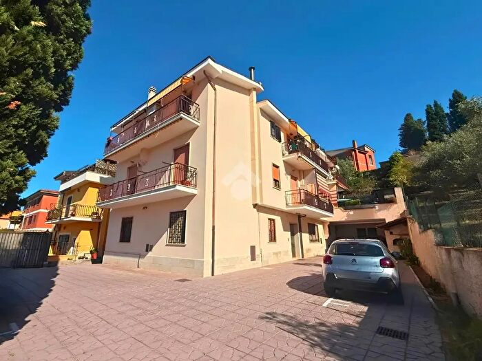 Appartamento quadrilocale in vendita in Via Giorgio Sars, Roma