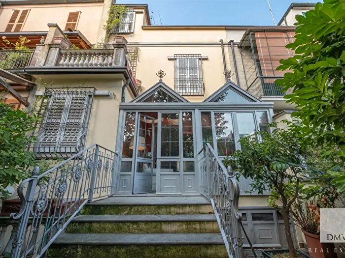 Casa con 5 locali in vendita in Via Accademia, Milano