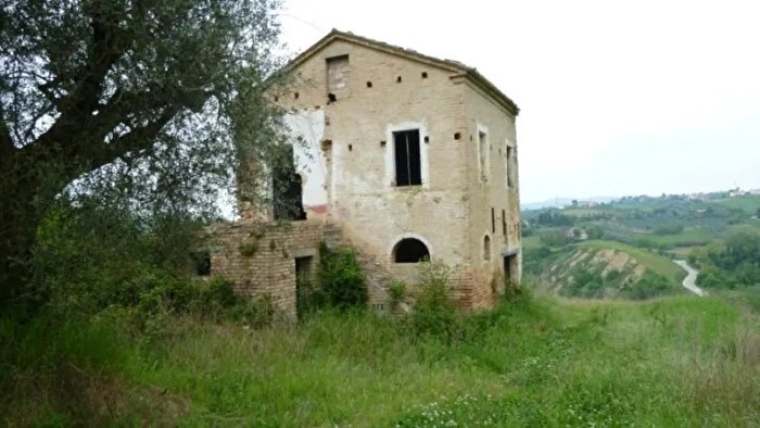 Casa con 8 locali in vendita in Contrada Comunanza Loc Pretarolo, Monsampolo Del Tronto