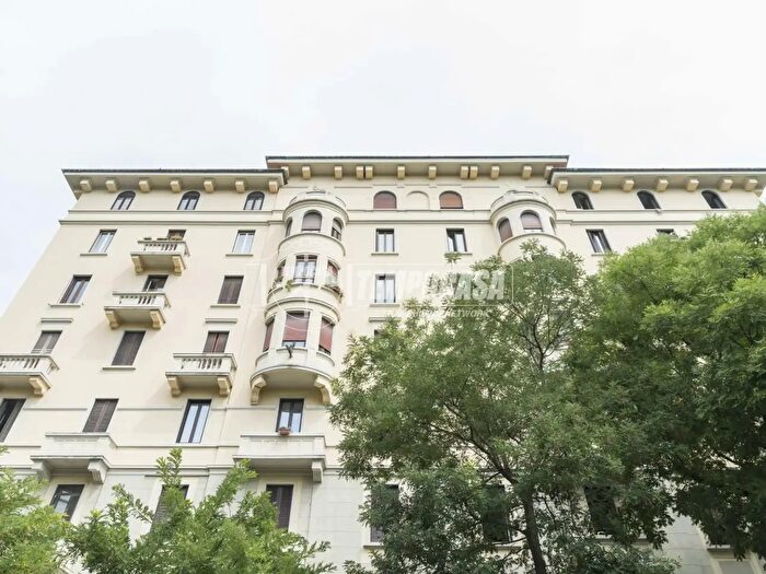 Appartamento trilocale in vendita in Piazza Guardi, Milano