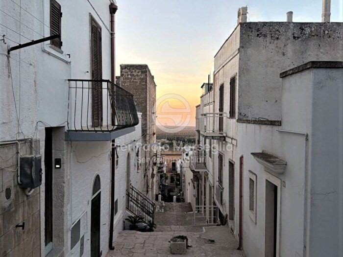 Appartamento con 6 locali in vendita in Vico Domenico Anglani, Via Ludovico Corso Umberto I Vittorio Emanuele, Ostuni