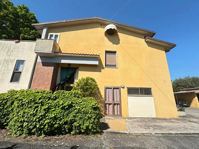 Casa con 10 locali in vendita in Pisa