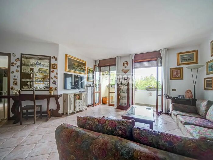Appartamento quadrilocale in vendita in Via Olona, Gallarate