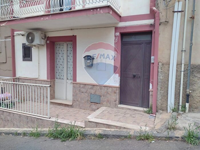 Casa con 6 locali in vendita in Via Oberdan, Mirabella Imbaccari