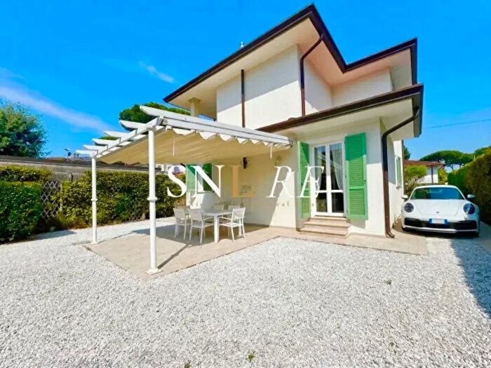 Casa con 6 locali in vendita in Via Cortona, Pietrasanta