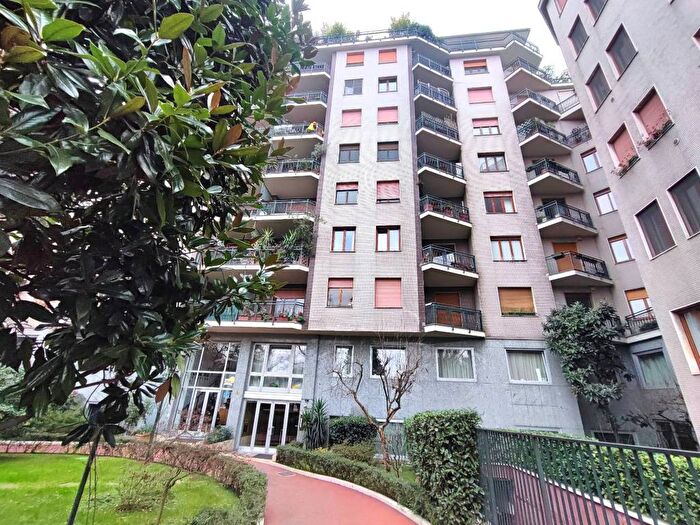 Appartamento trilocale in affitto in Via Augusto Anfossi, Cadore, Milano