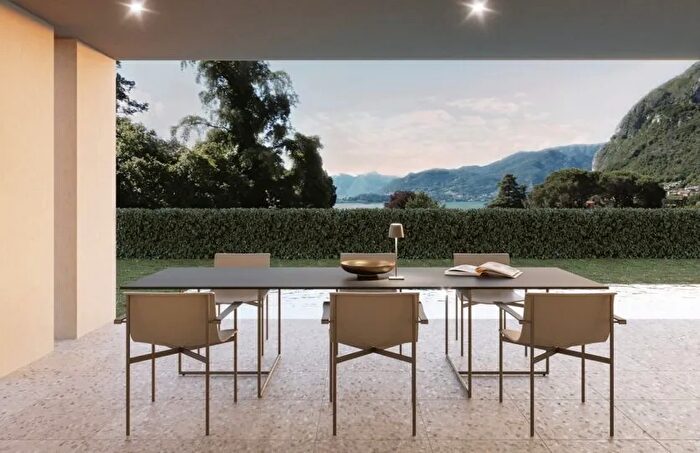 Casa con 6 locali in vendita in Menaggio