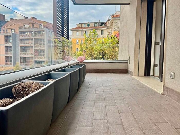 Appartamento trilocale in affitto in Via Cola di Rienzo, Solari, Milano