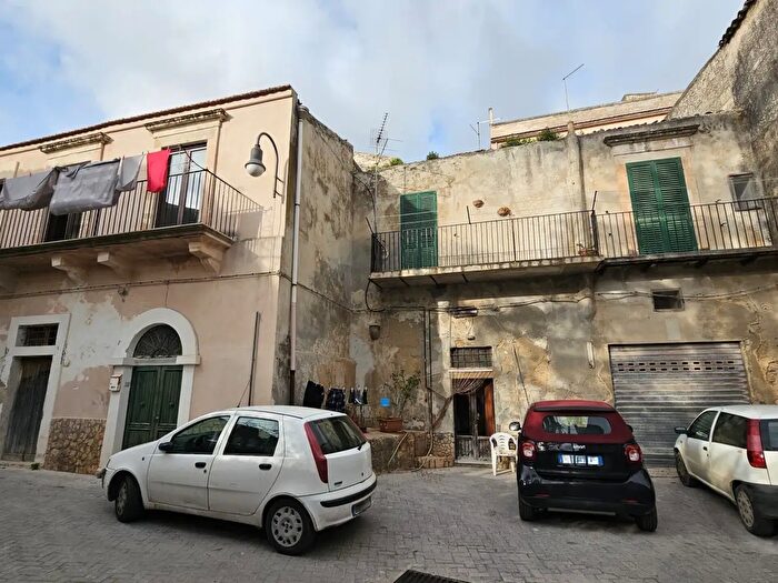 Casa trilocale in vendita in Via Calamezzana, Modica