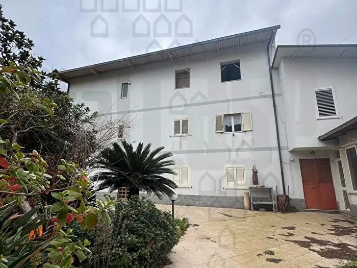 Casa con 15 locali in vendita in Messina