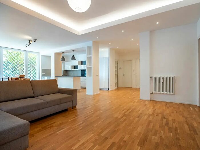 Appartamento con 5 locali in vendita in Via Luigi Ziliotto, Roma