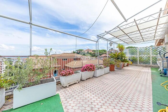 Appartamento con 6 locali in vendita in Via Filippo Ermini, Roma