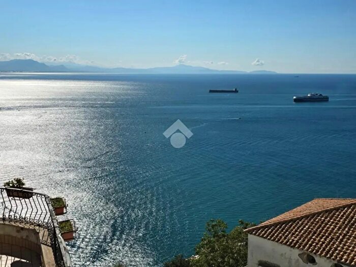 Appartamento quadrilocale in vendita in Via Scavata Primo, Vietri Sul Mare