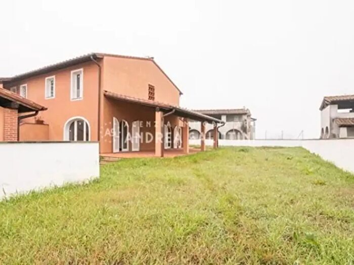 Casa con 6 locali in vendita in Calcinaia