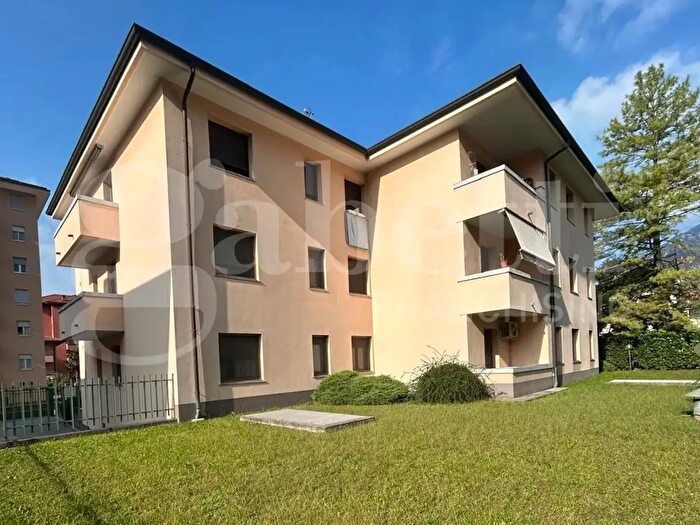 Appartamento quadrilocale in vendita in Via Monsignor Polvara, Lecco