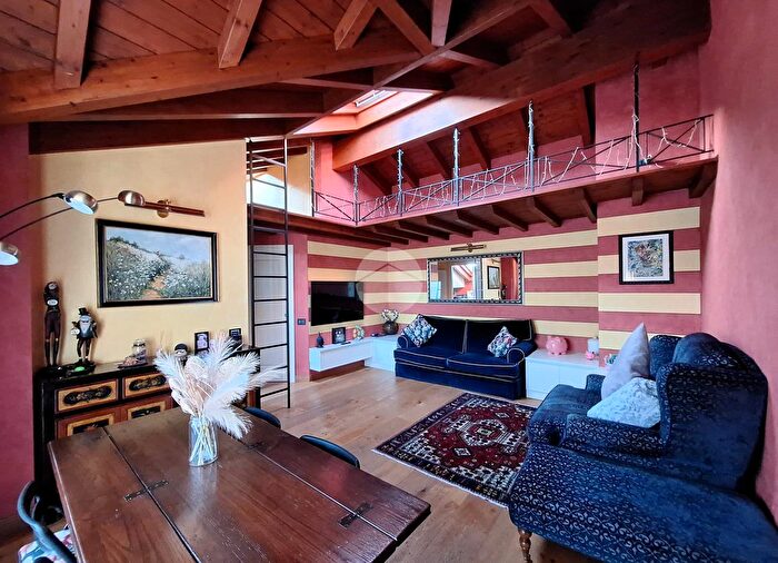 Appartamento trilocale in vendita in Via Volta, Marcallo Con Casone