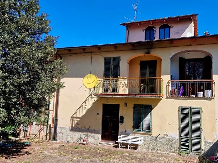 Casa con 14 locali in vendita in Reggello