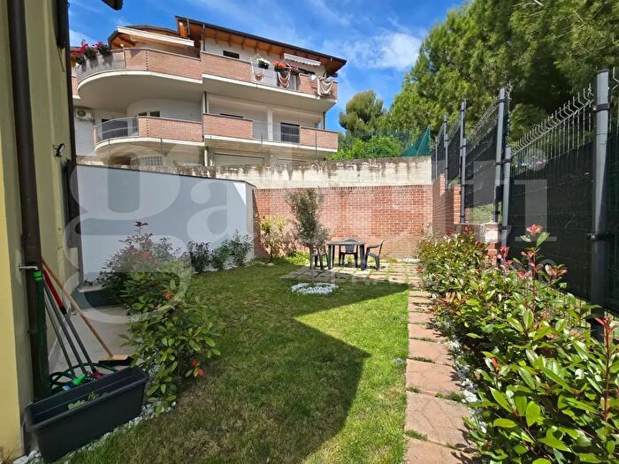 Casa con 5 locali in vendita in Via Francia, Roseto Degli Abruzzi