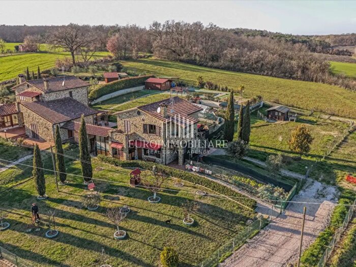 Casa con 5 locali in vendita in Località Croce, Castiglione Del Lago