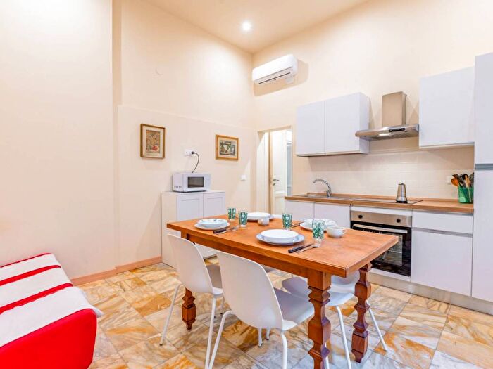 Appartamento trilocale in affitto in Via Lorenzo il Magnifico, Libertà Savonarola, Firenze