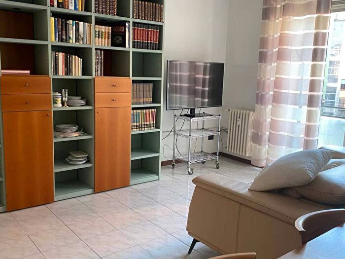 Appartamento trilocale in affitto in Via Giuseppe Cesare Abba, Dergano, Milano