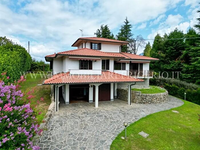 Casa quadrilocale in vendita in Via San Paolo, Monte Marenzo