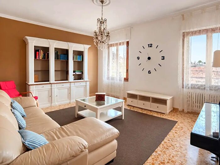 Appartamento con 5 locali in affitto in Via Sirtori, Firenze