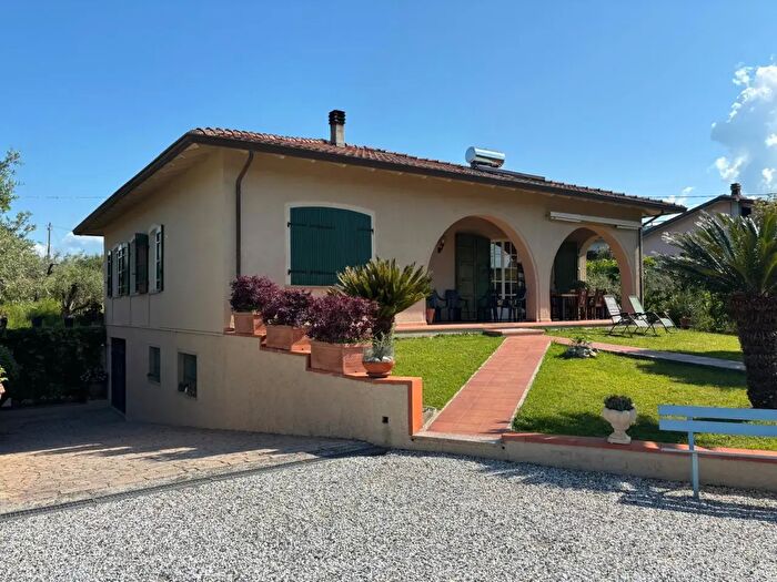 Casa con 8 locali in vendita in Via Pallodola, Sarzana