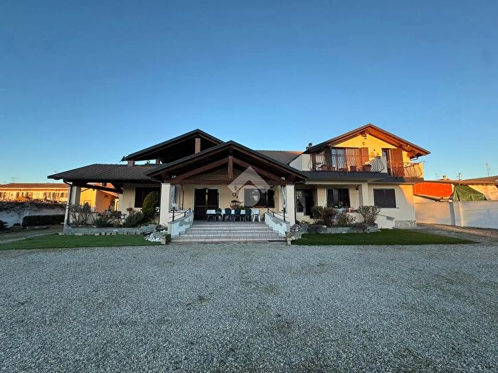 Casa con 6 locali in vendita in Via Prarolo, Vercelli