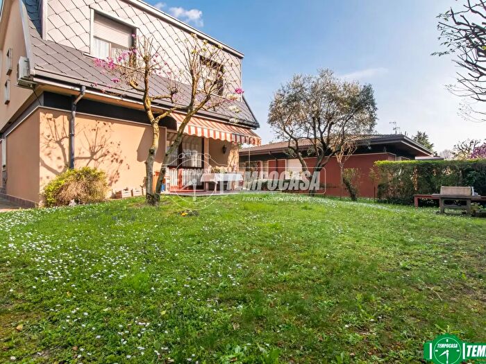 Casa con 5 locali in vendita in Via Monte Resegone, Arese