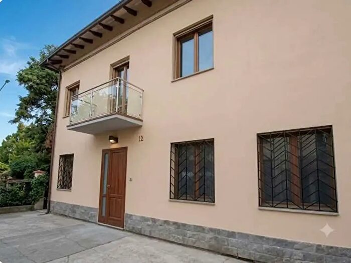 Casa con 12 locali in vendita in Reggio nell'Emilia