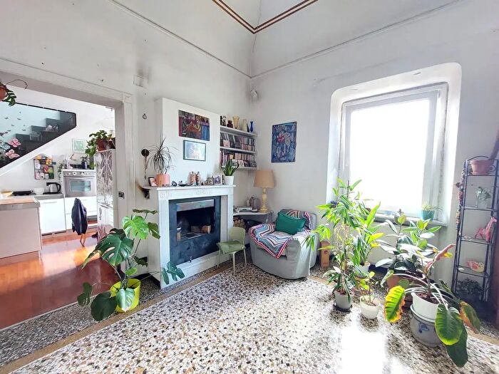 Appartamento con 7 locali in vendita in Via Buranello, Genova