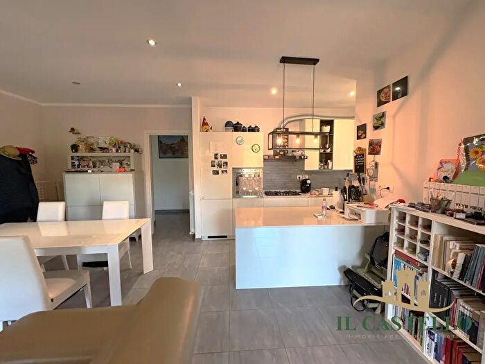 Appartamento con 5 locali in vendita in Via Garibaldi, Castiglione Del Lago