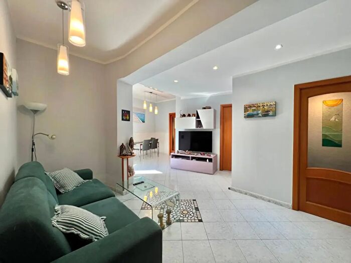 Appartamento trilocale in vendita in Via Spezzata Tranvai, Pozzuoli