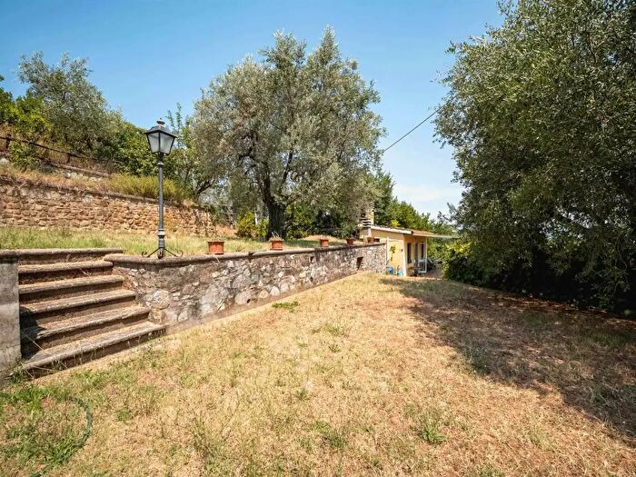 Appartamento bilocale in vendita in Via Montalbiolo, Carmignano