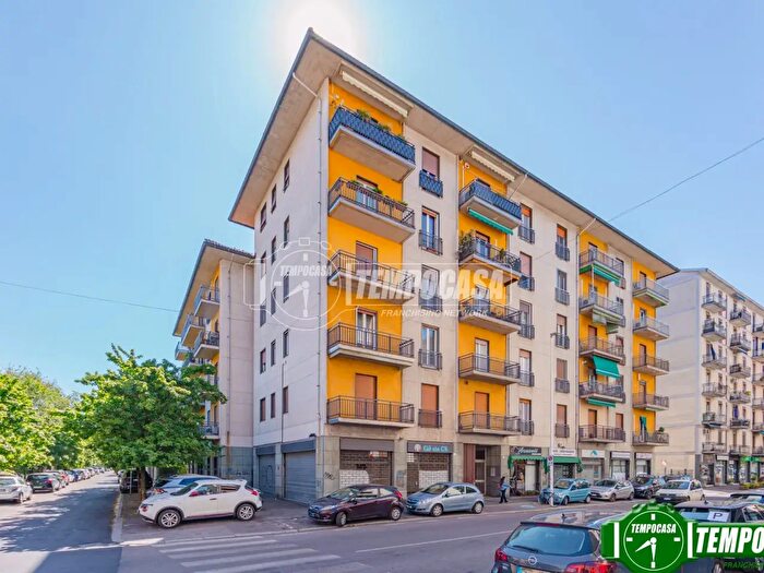 Appartamento trilocale in vendita in Via Umberto Olevano, Pavia
