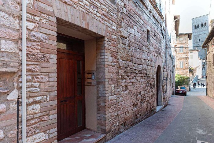 Appartamento con 6 locali in vendita in Via Santa Maria delle Rose, Assisi