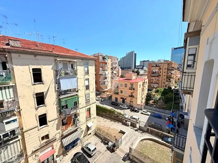 Appartamento bilocale in vendita in Via Zara, Napoli