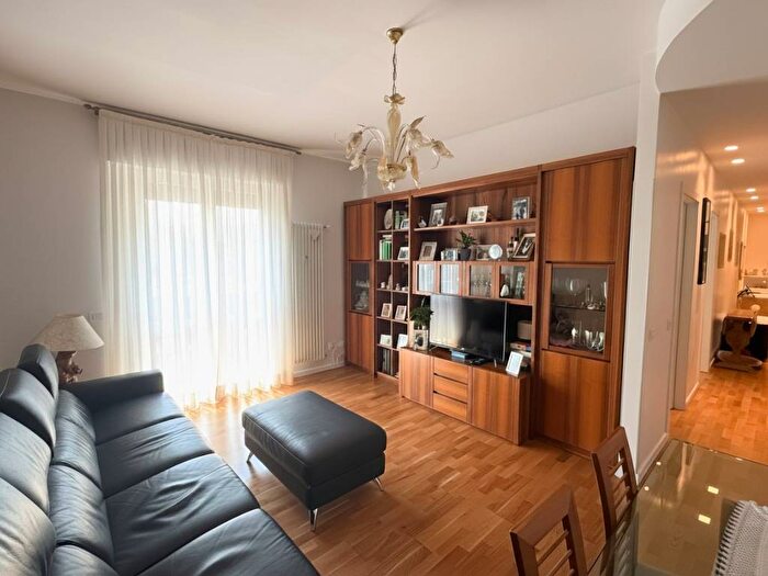 Appartamento quadrilocale in affitto in Via Maggio, Vedano al Lambro