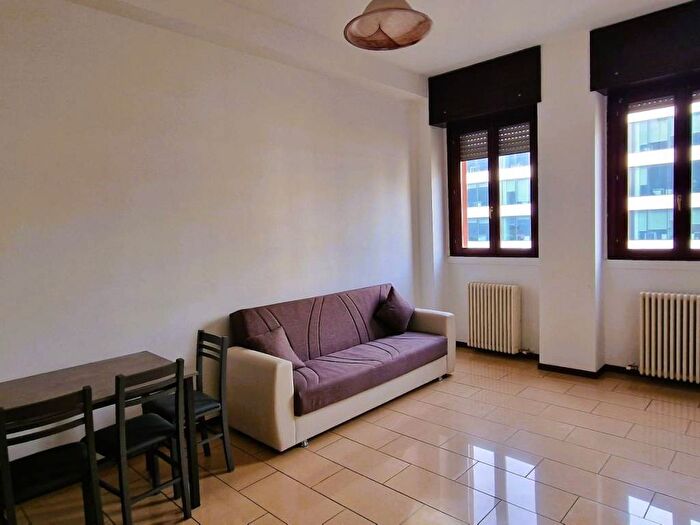 Appartamento bilocale in affitto in Via Polesine, Corvetto, Milano