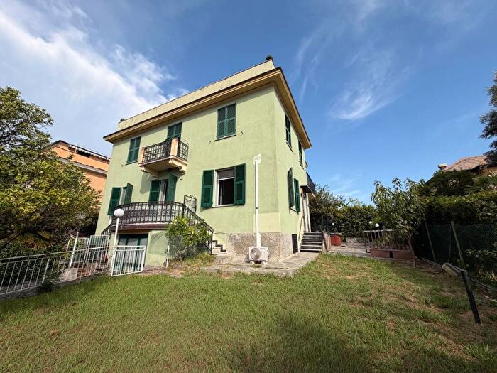 Appartamento con 5 locali in affitto in Viale Quartara, Quarto, Genova
