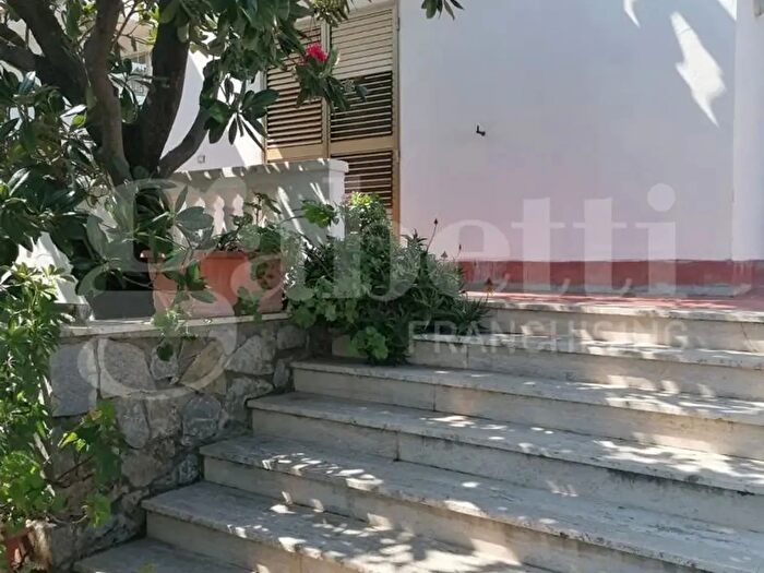 Casa con 6 locali in vendita in Via Lauro, Scalea