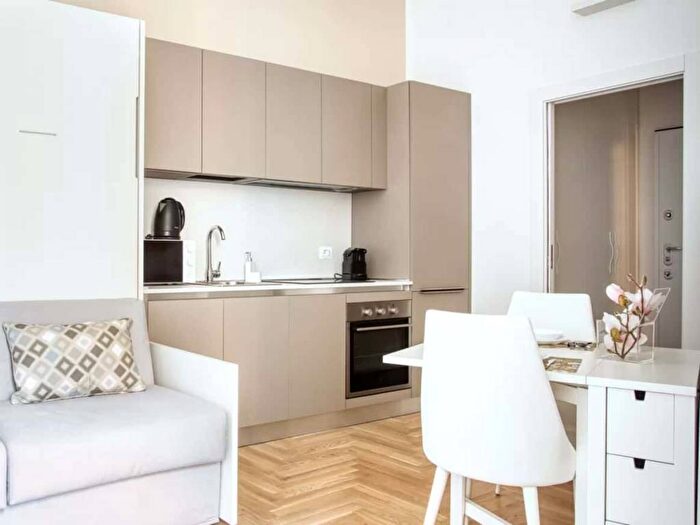 Appartamento trilocale in affitto in Via Privata Giovanni Bertacchi, Corso San Gottardo, Milano