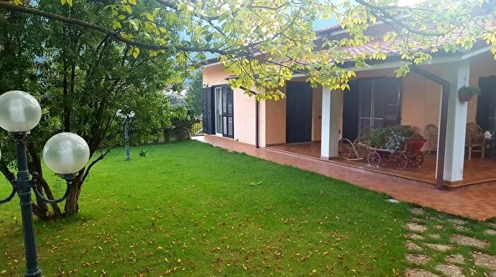 Casa con 10 locali in vendita in Monte San Biagio