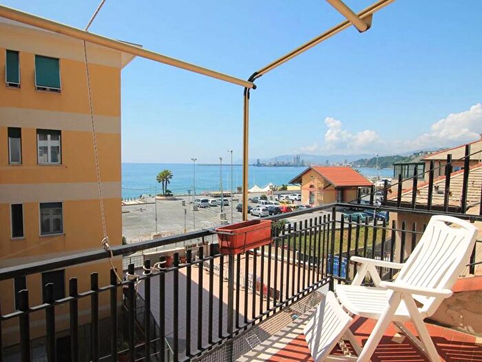 Appartamento quadrilocale in affitto in Corso Filippo Ferrari, Centro, Albisola Superiore