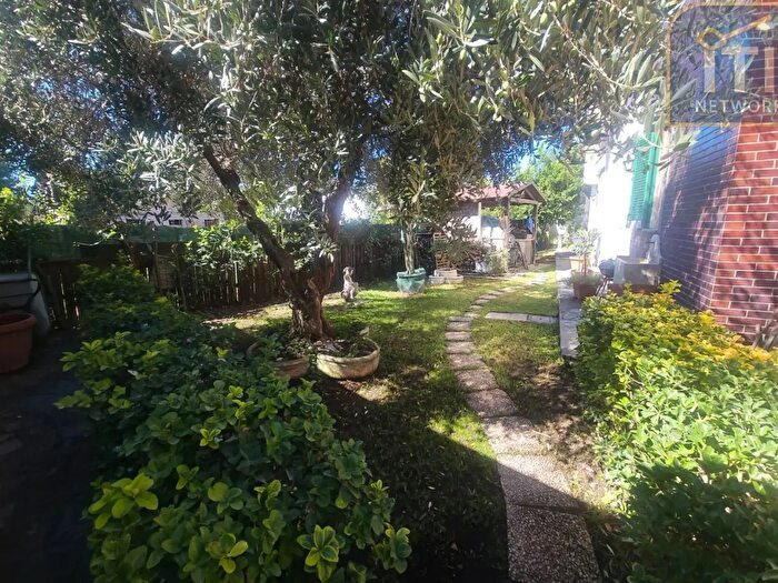 Casa con 7 locali in vendita in Via dei Cigni, Aprilia