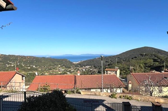 Appartamento con 5 locali in vendita in Località Padreterno, Rio