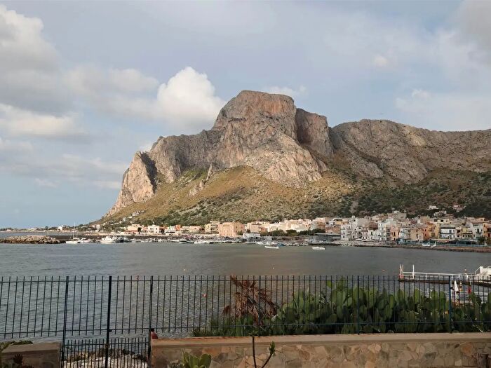 Appartamento quadrilocale in affitto in Plauto, Palermo