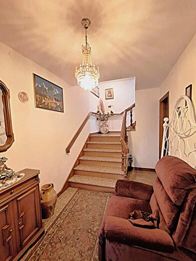 Appartamento con 5 locali in vendita in Cascina